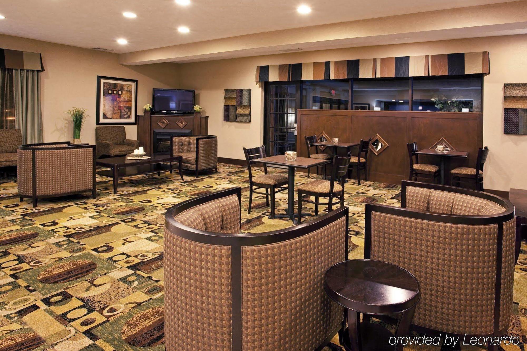 Quality Inn & Suites Oakwood Village - Cleveland South Kültér fotó