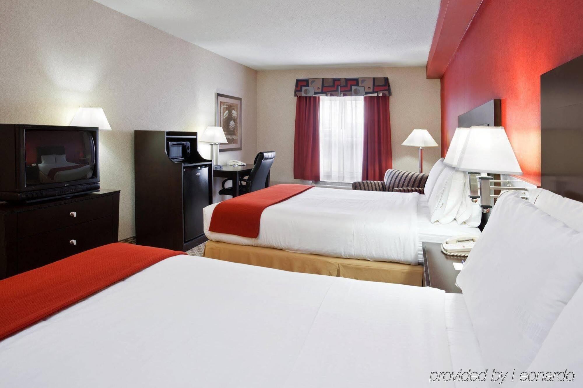 Quality Inn & Suites Oakwood Village - Cleveland South Kültér fotó